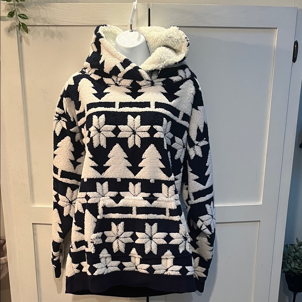 Vera Bradley Navy and White Patterned Sweater